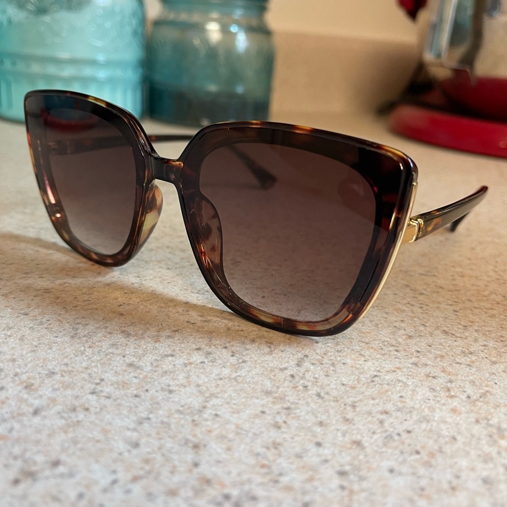 Vince camuto sun glasses
